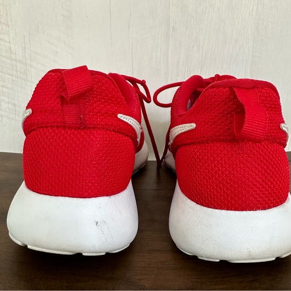 Nike Red Roshe One - Picture 6 of 8